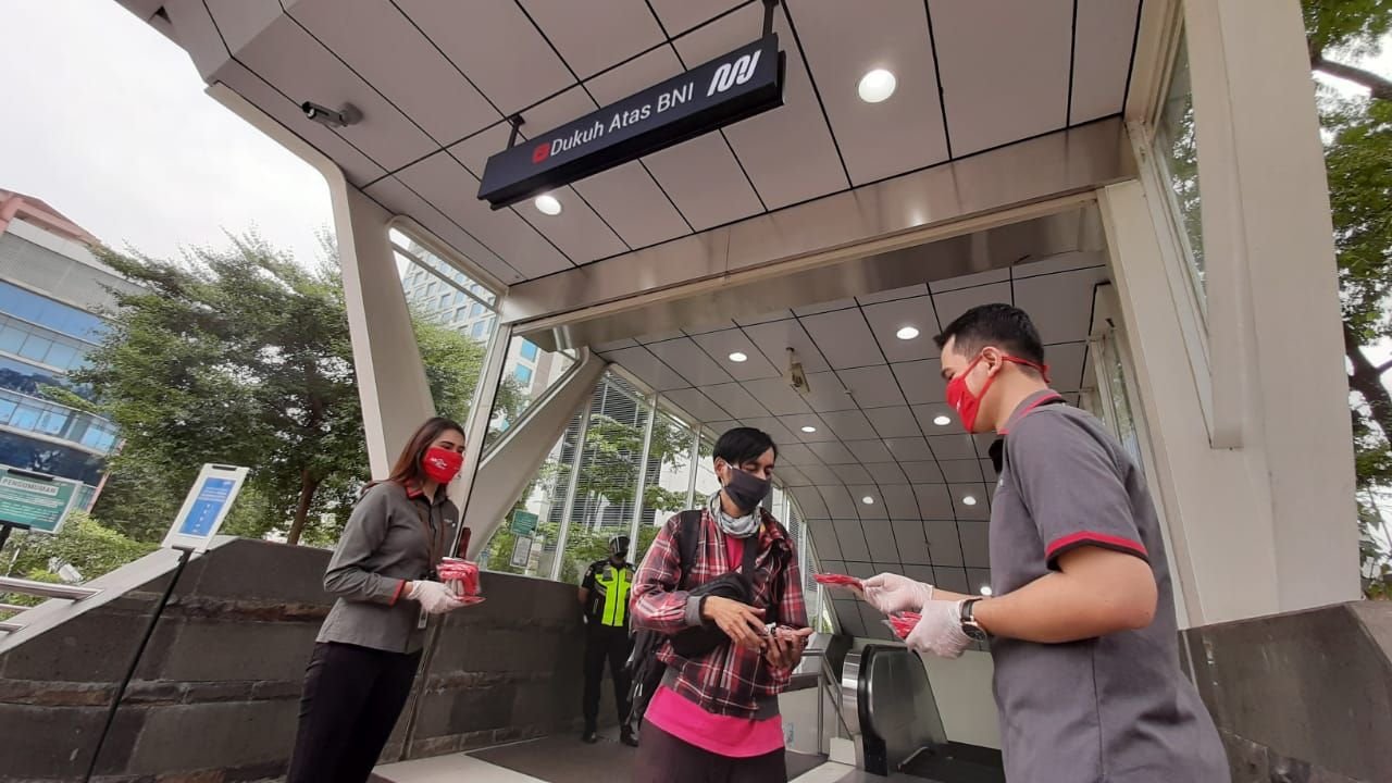 Bank DKI distributed 2200 cloth masks in celebration of DKI Jakarta's anniversary