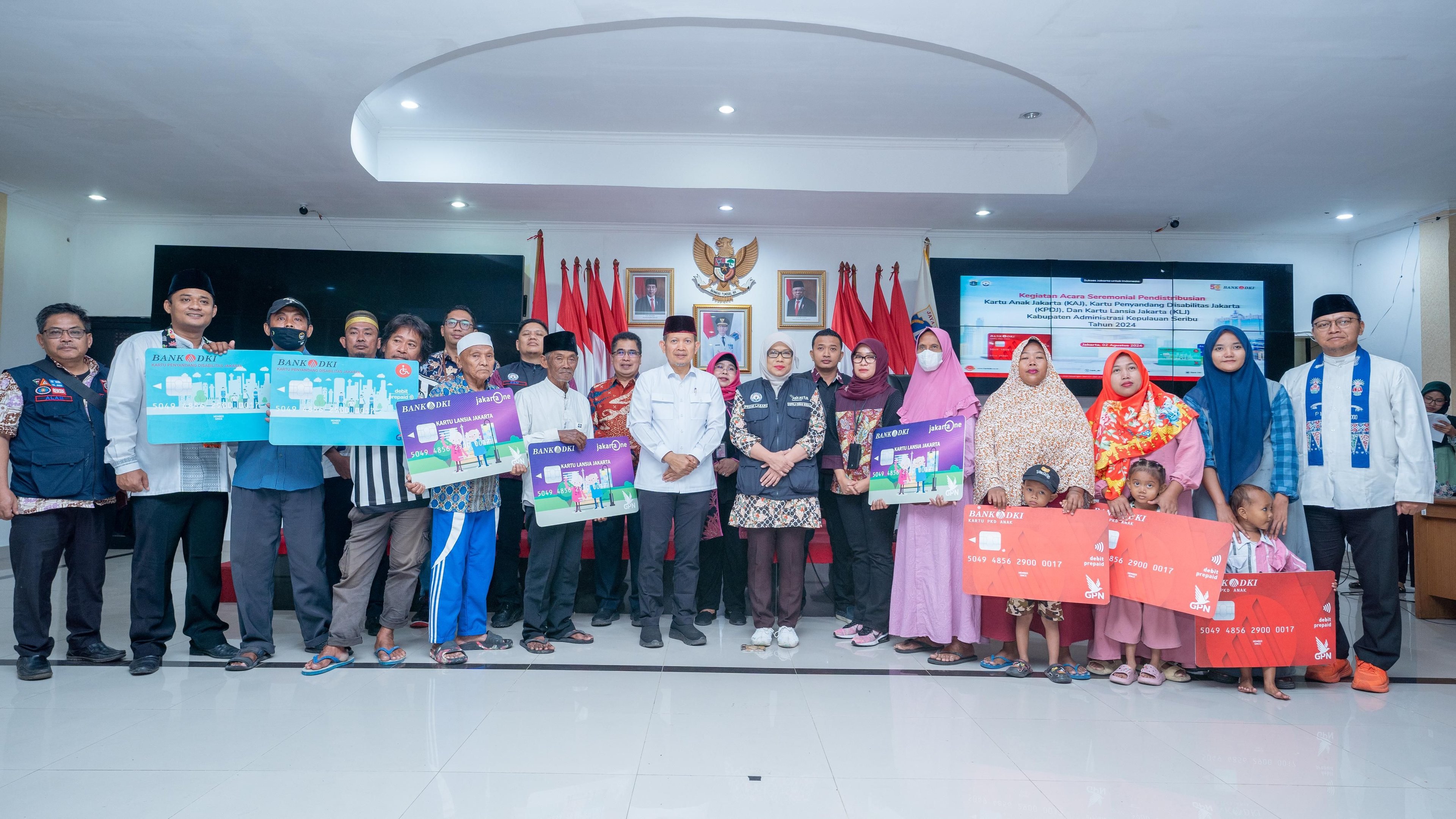 Bank DKI Distributes Social Assistance in Seribu Islands