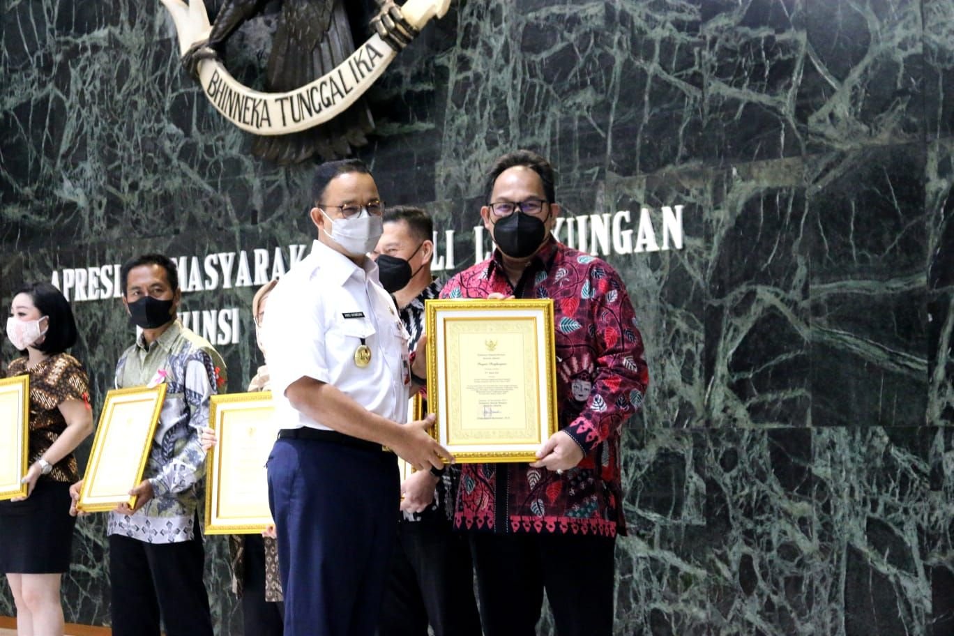 Bank DKI Receives Award for Waste Bank Digitalization Technology Innovation Award with the JakOne Artri Program