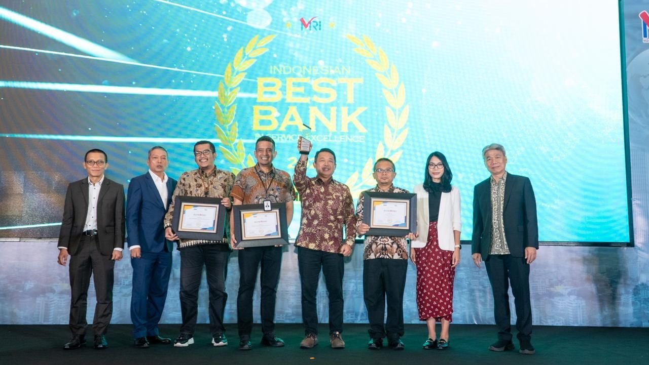 Bank DKI Wins Award at the 2024 Indonesia Banking Service Excellence Event