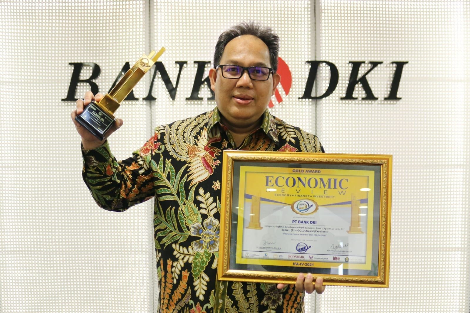 Bank DKI Wins the 2021 Indonesia Finance Award