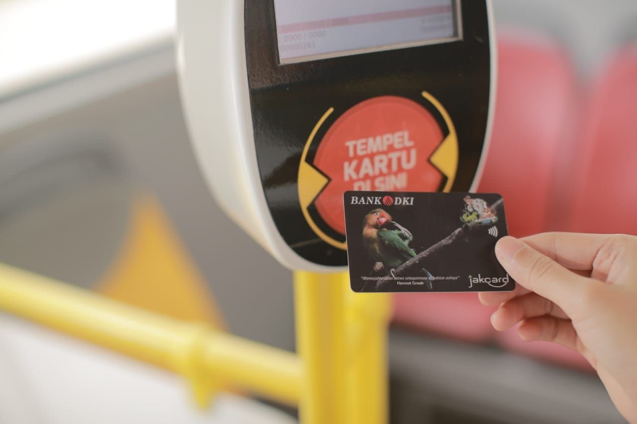 Continuing to Encourage Digital Banking, Bank DKI Wins the 2021 BEST BUMD Award