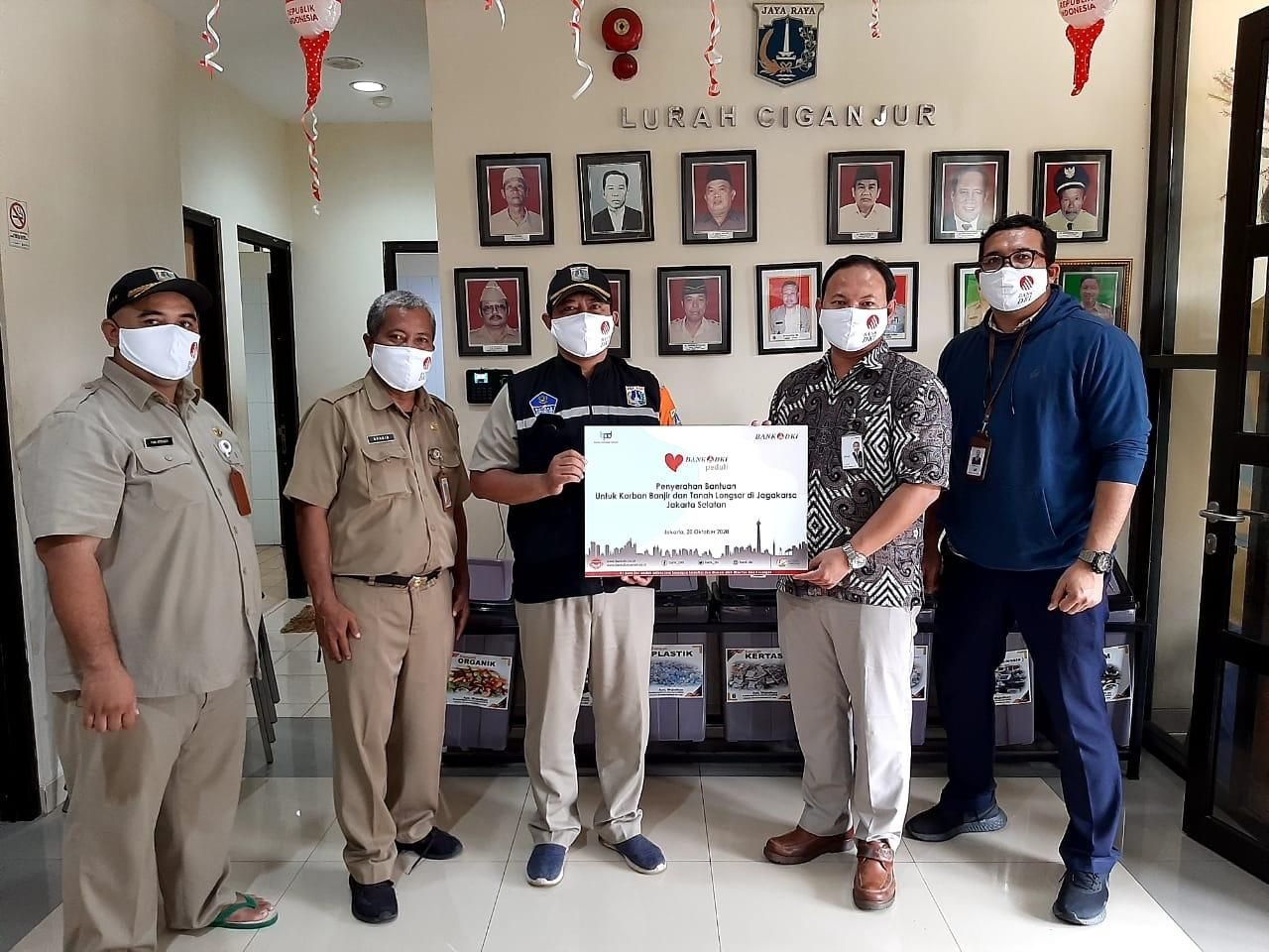 Bank DKI handed over 100 CSR aid packages