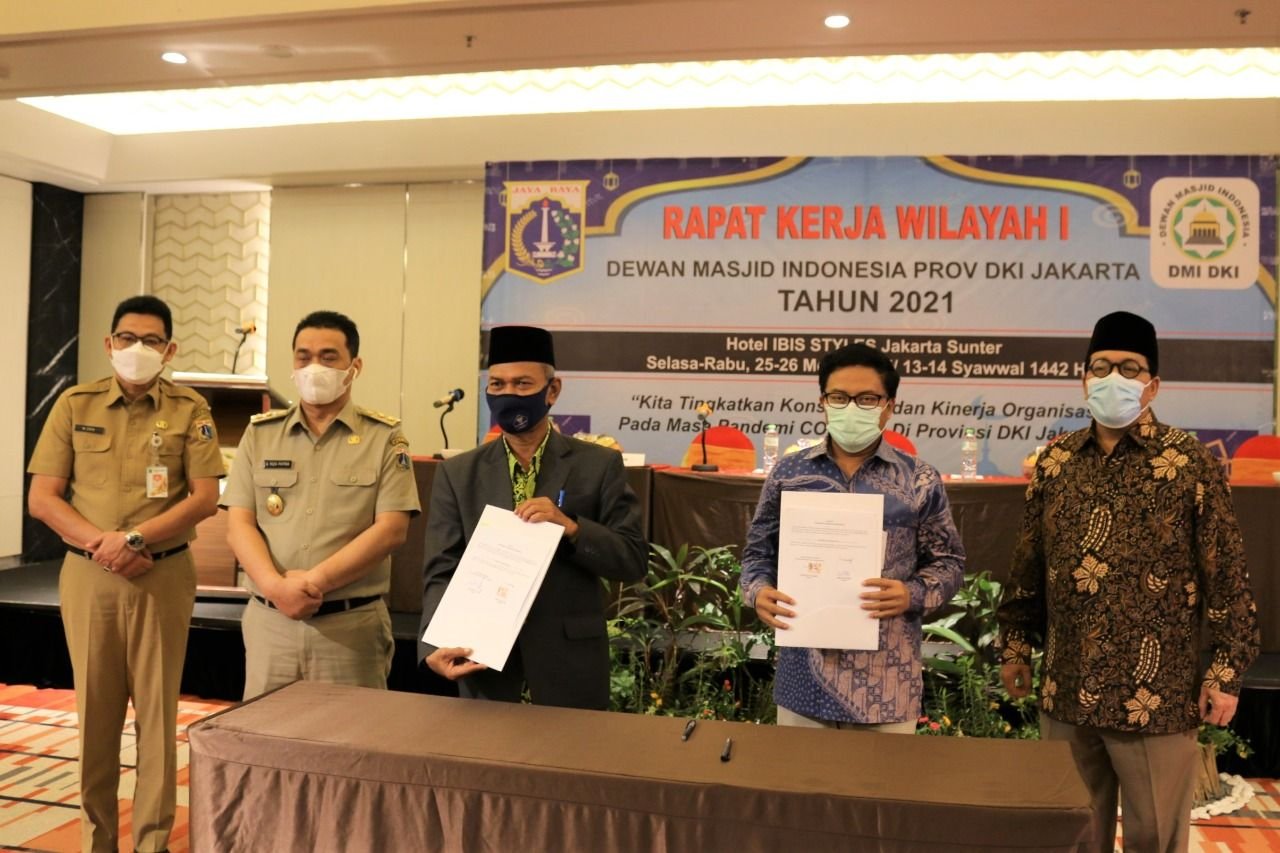 Bank DKI and DMI DKI Jakarta Province Distribute Funds for Operational Assistance for Places of Worship (BOTI) in DKI Jakarta
