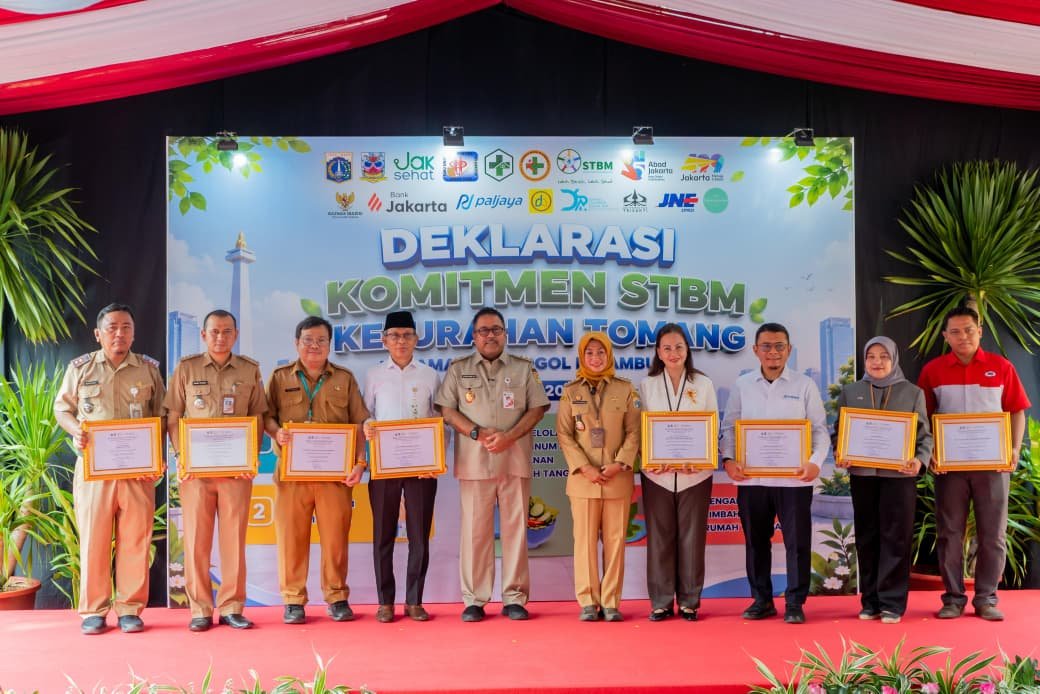 Bank Jakarta Supports STBM Declaration by Donating a Community Sanitation Facility in Tomang, West Jakarta