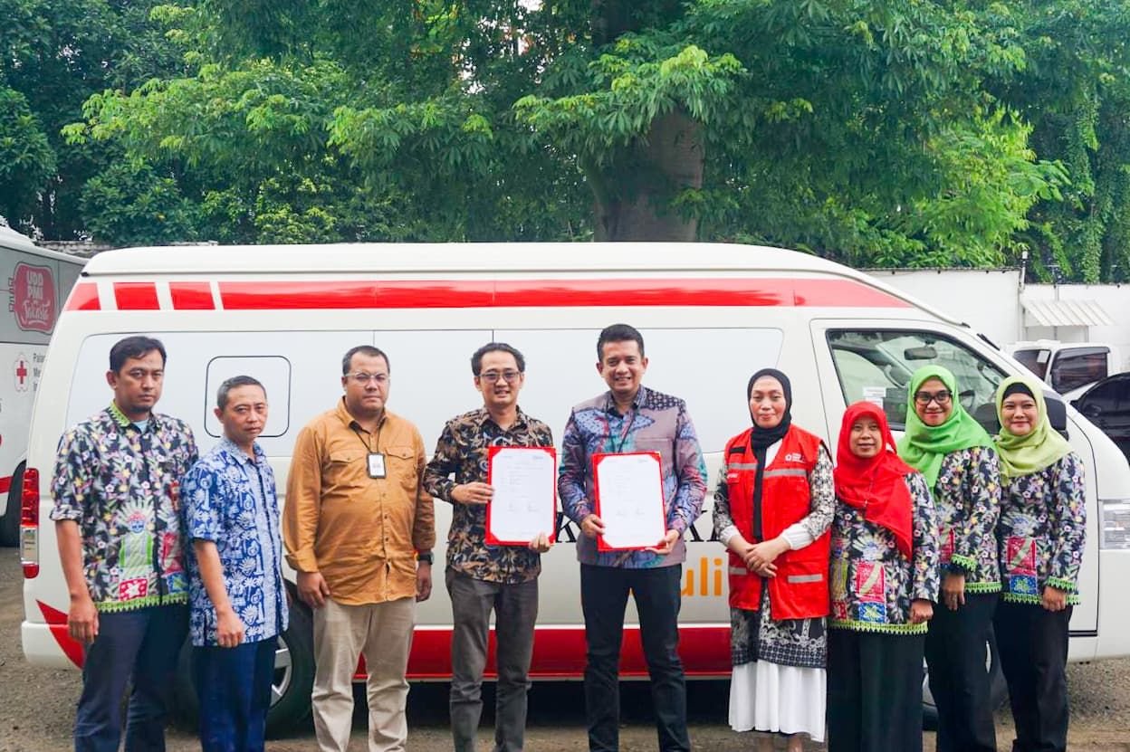 Supporting PMI Services, Bank DKI Hands Over 1 Unit of Operational Car