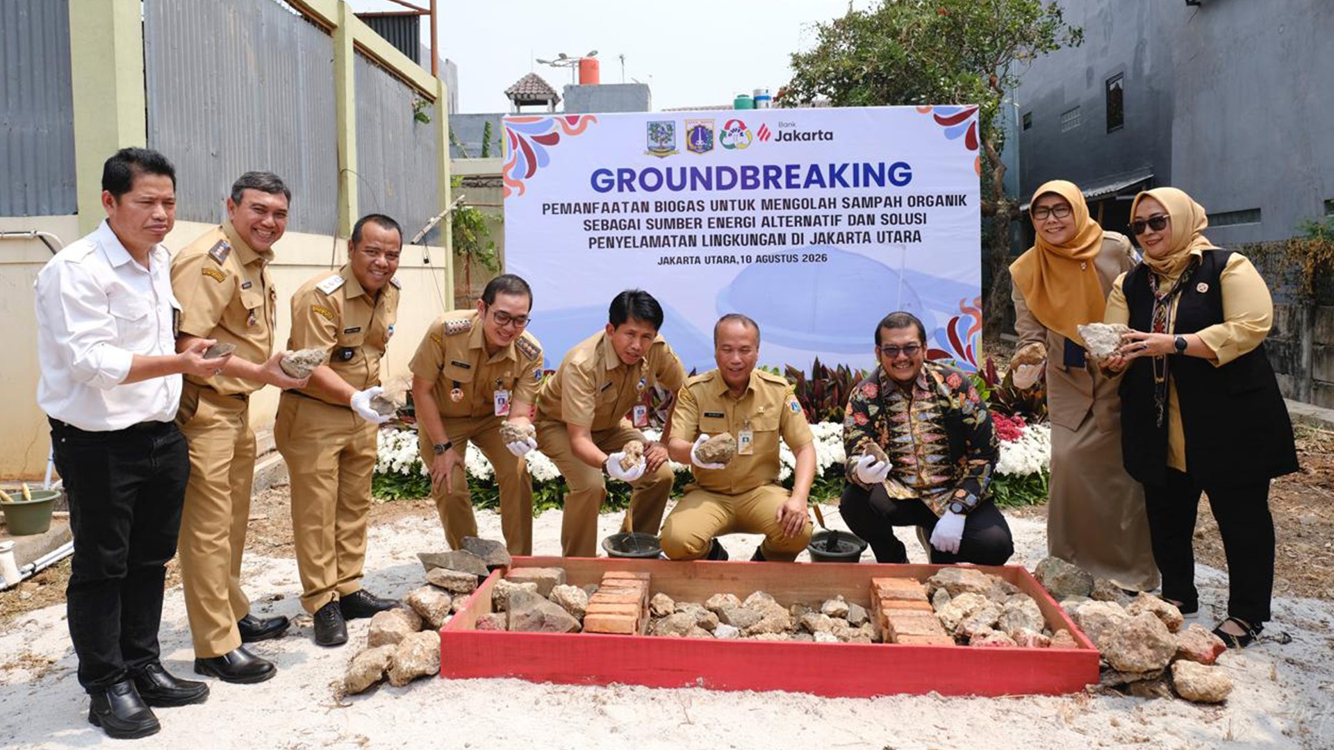 Bank Jakarta is set to build communal organic waste biodigesters at the Rorotan and Rawa Badak low-cost rental apartments (Rusunawa) in North Jakarta.
