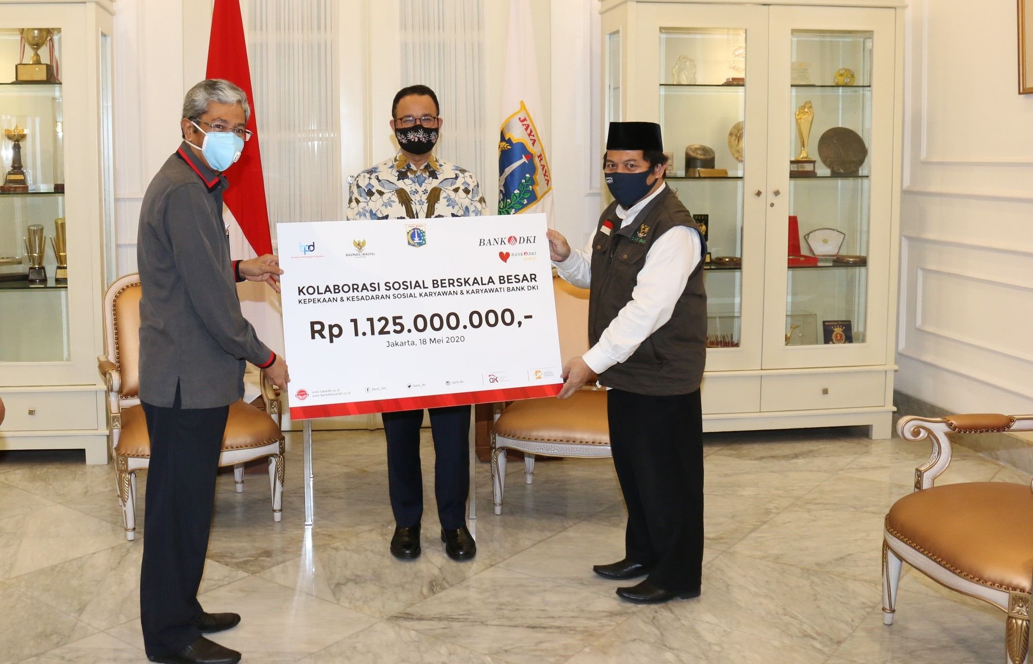 Bank DKI Employees Donate Covid-19 Care Total IDR 5 Billion