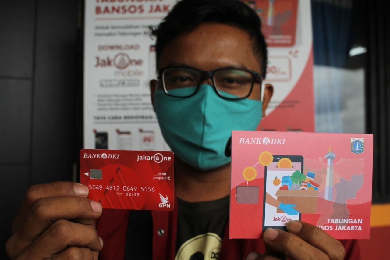 DKI Jakarta Social Service and DKI Bank Start Distributing Cash Social Assistance