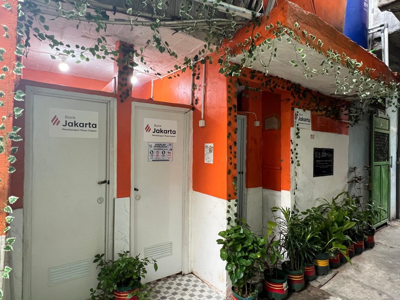 Supporting Community-Based Total Sanitation, Bank Jakarta Donates a Communal Public Sanitation Facility in Tomang, West Jakarta