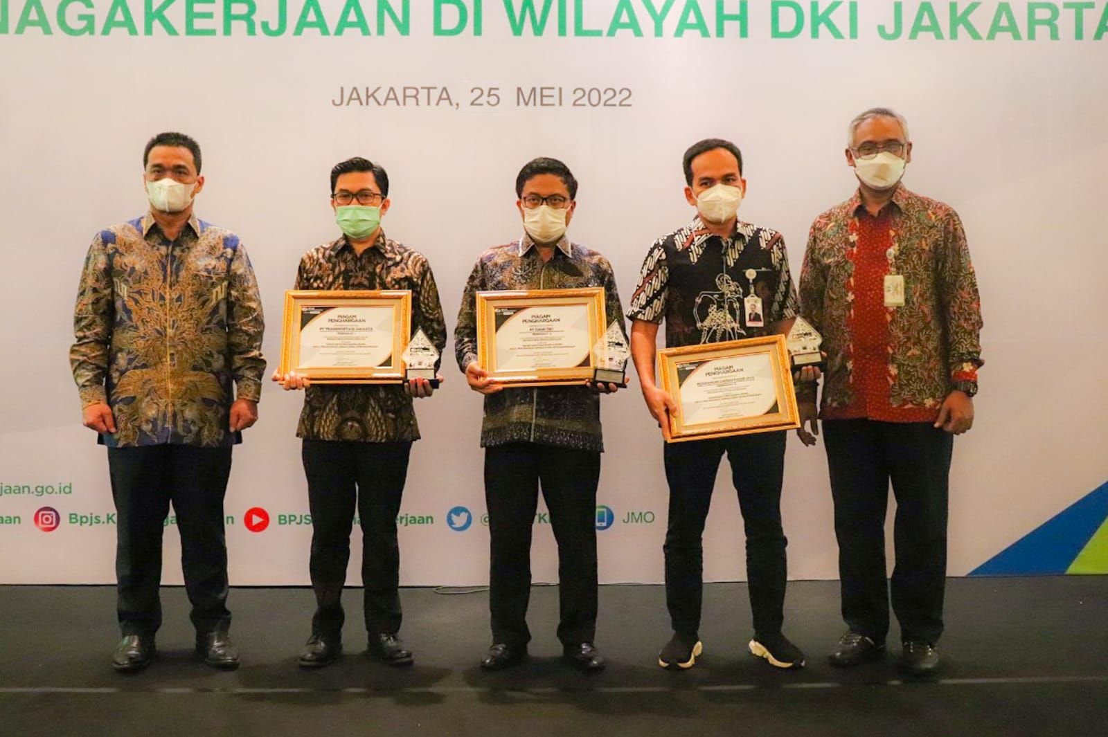 Bank DKI Wins Company Award that Cares About Employment Social Security Protection