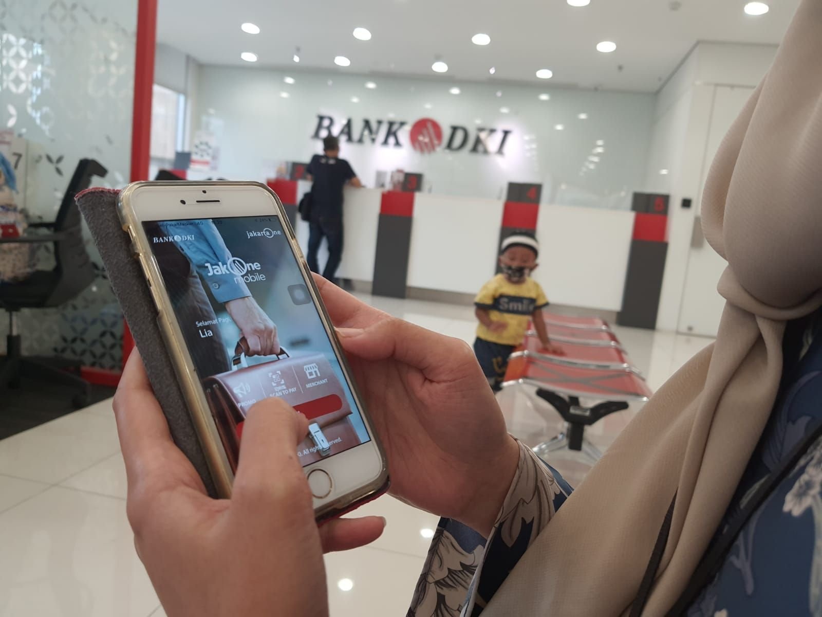 Bank DKI Urges BST Recipients to Use JakOne Mobile