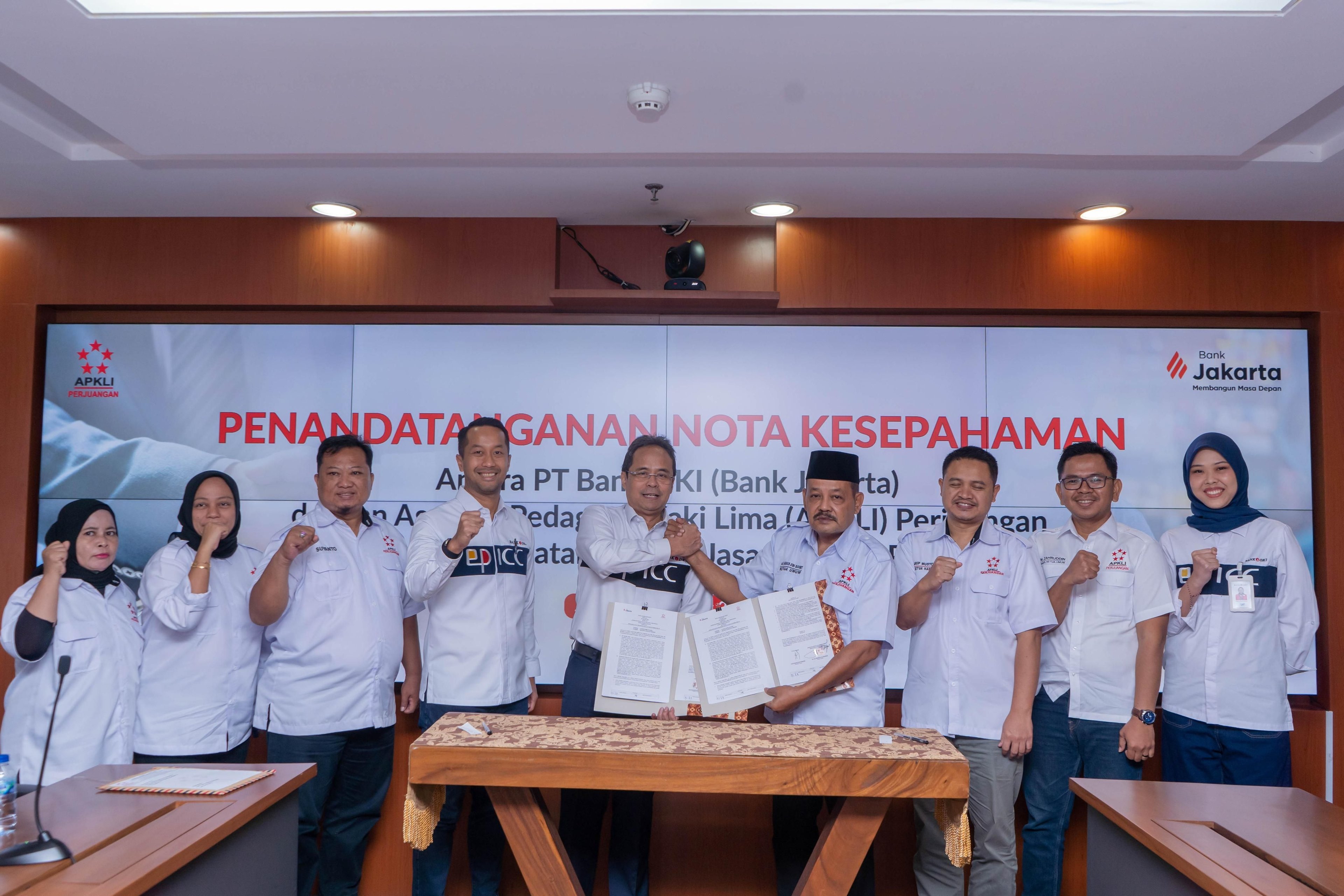 Synergy between Bank Jakarta and APKLI Perjuangan, Encouraging the Use of Banking Products and Services for MSMEs and Street Vendors