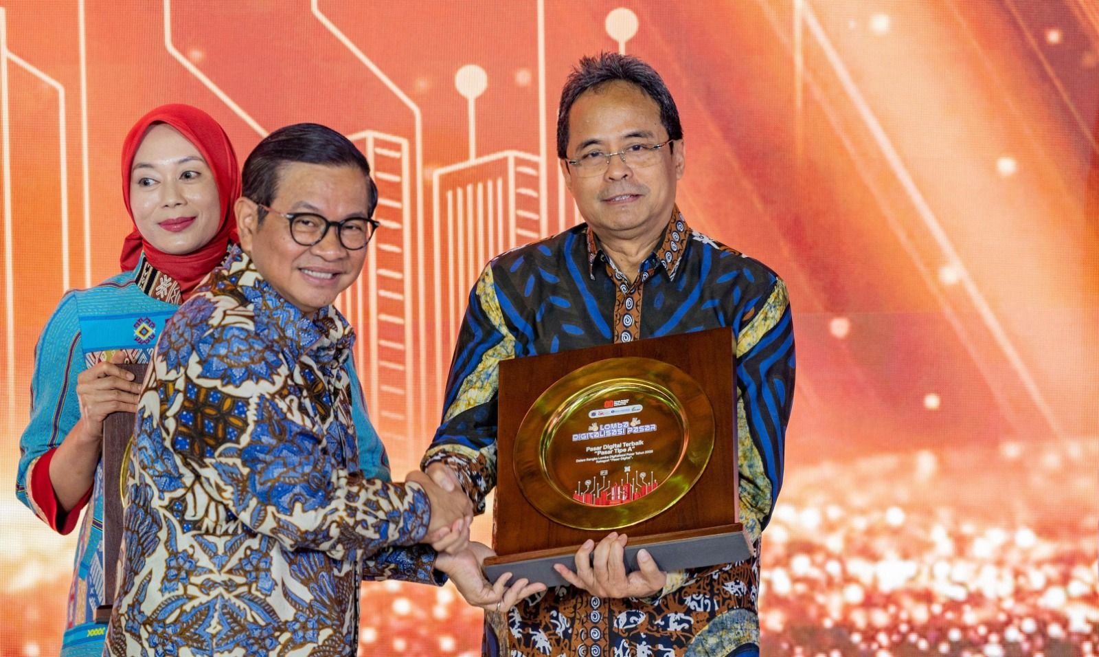 Encouraging Non-cash Transactions in Traditional Markets, Bank Jakarta Wins 3 Market Digitalization Awards